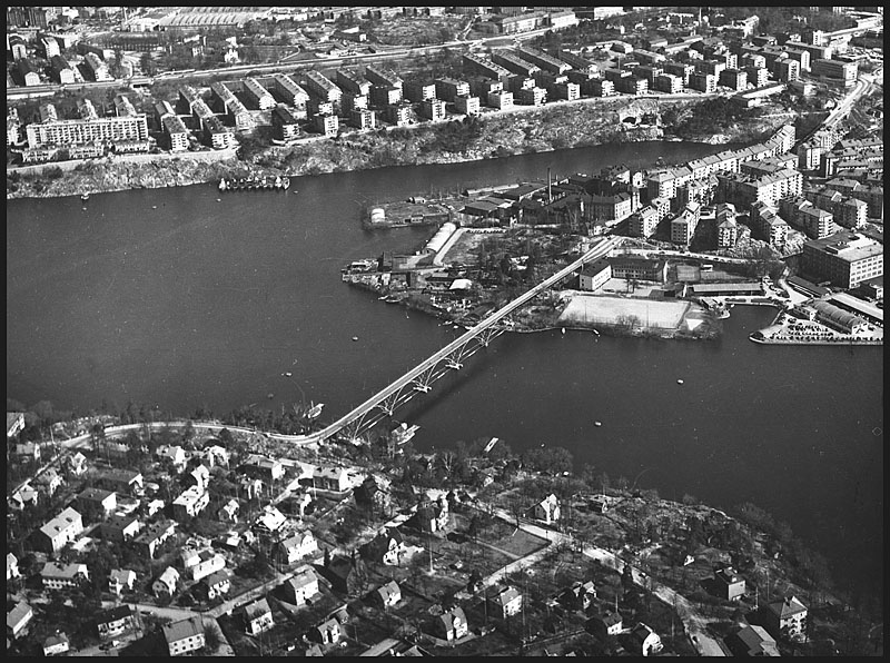 Flygbild ver Lilla Essingen och parti av Stora Essingen  1961